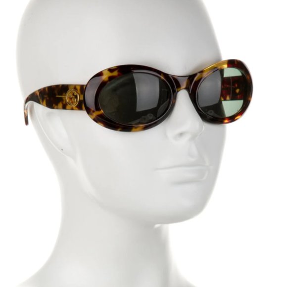 gucci sunglasses w case and wipe
